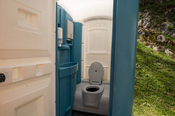 Portable Toilet Options We Offer in Negaunee, MI